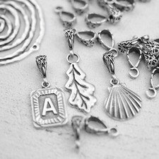 10 Collierschlaufen verziert